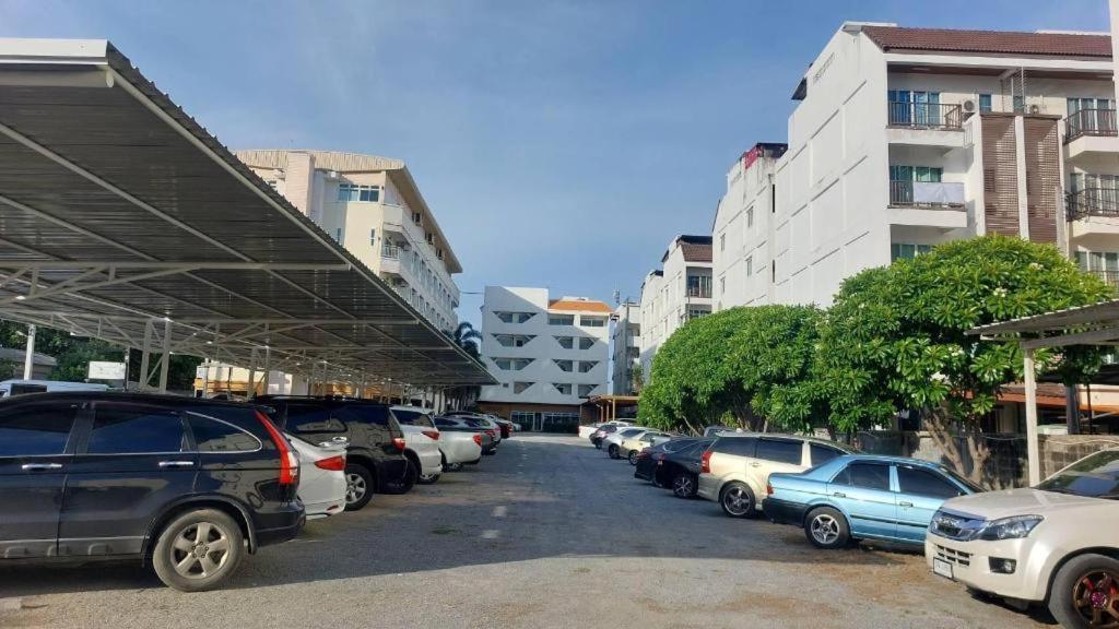 Nana Chat Bangsaen Hotel Si Racha Buitenkant foto