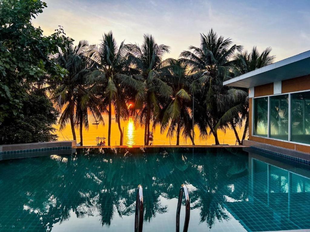 Nana Chat Bangsaen Hotel Si Racha Buitenkant foto