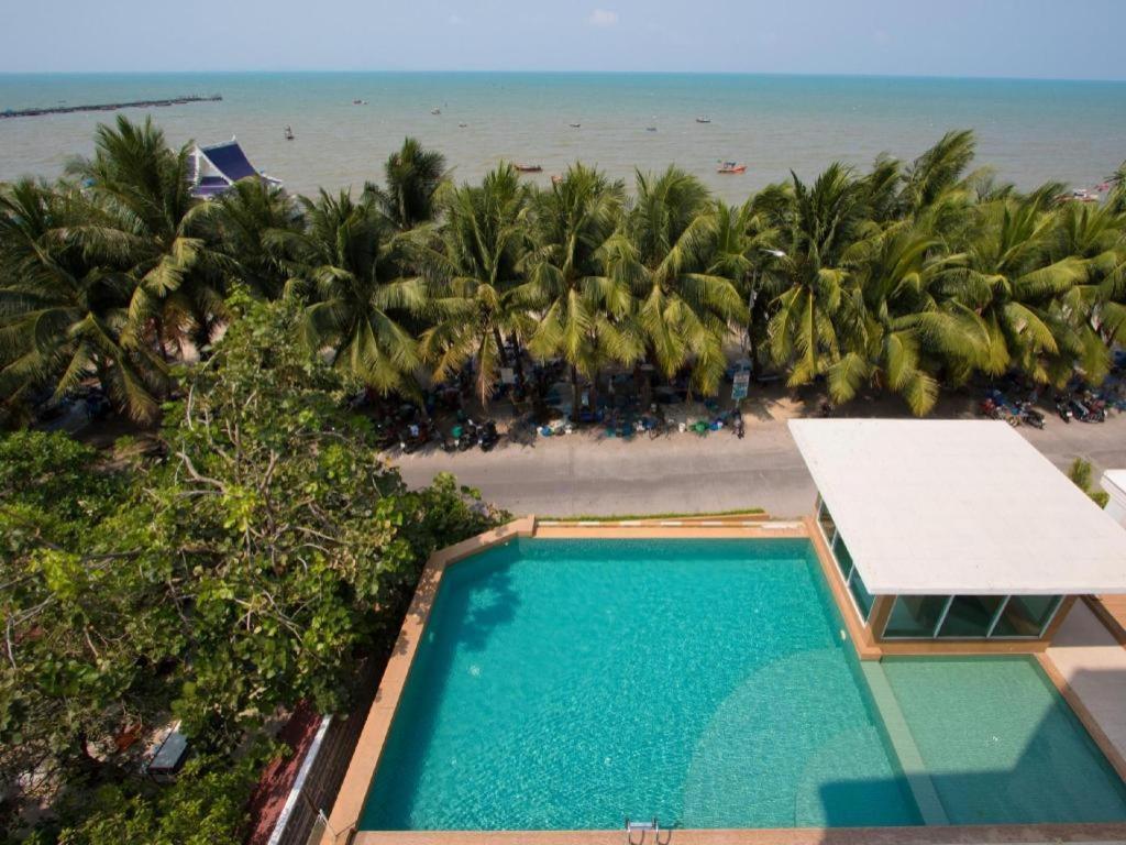 Nana Chat Bangsaen Hotel Si Racha Buitenkant foto