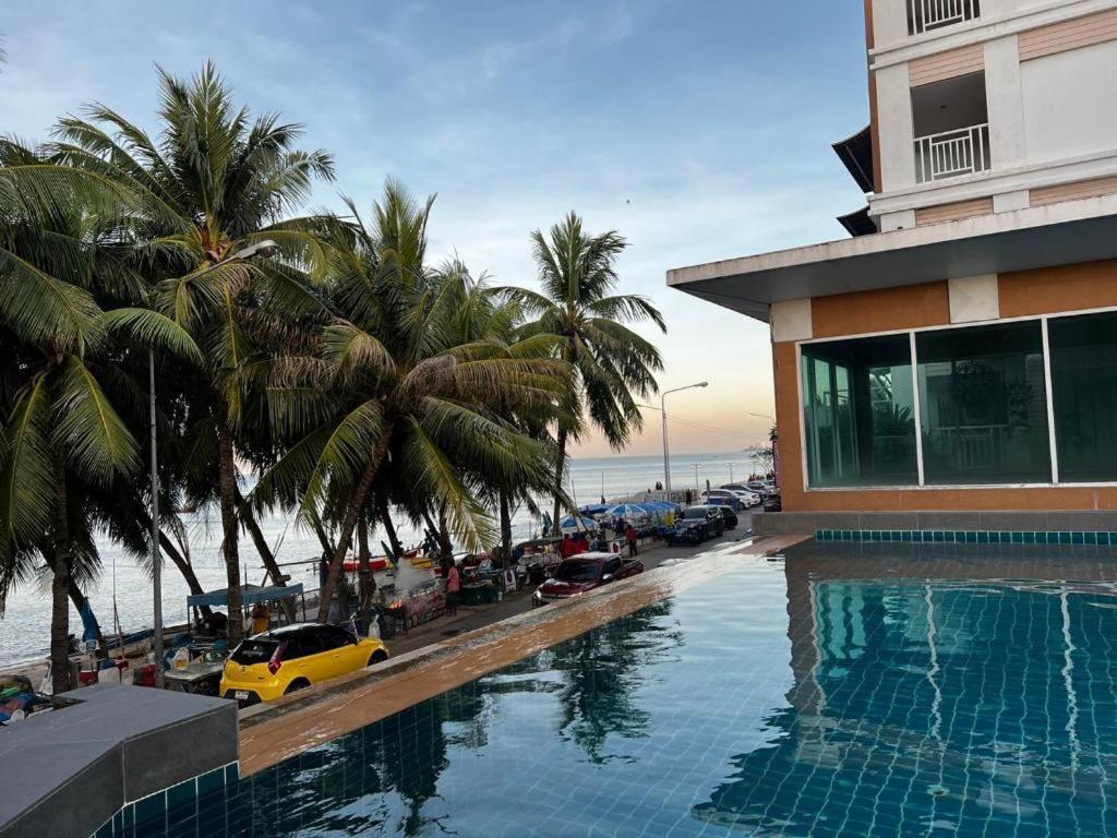 Nana Chat Bangsaen Hotel Si Racha Buitenkant foto