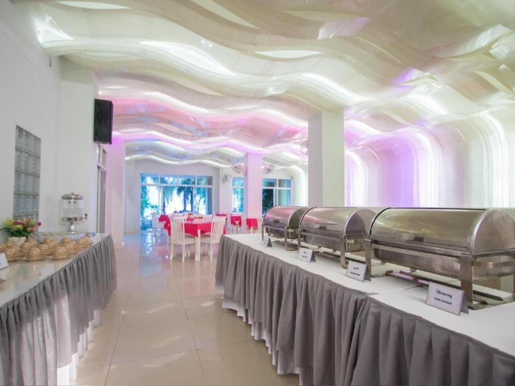 Nana Chat Bangsaen Hotel Si Racha Buitenkant foto