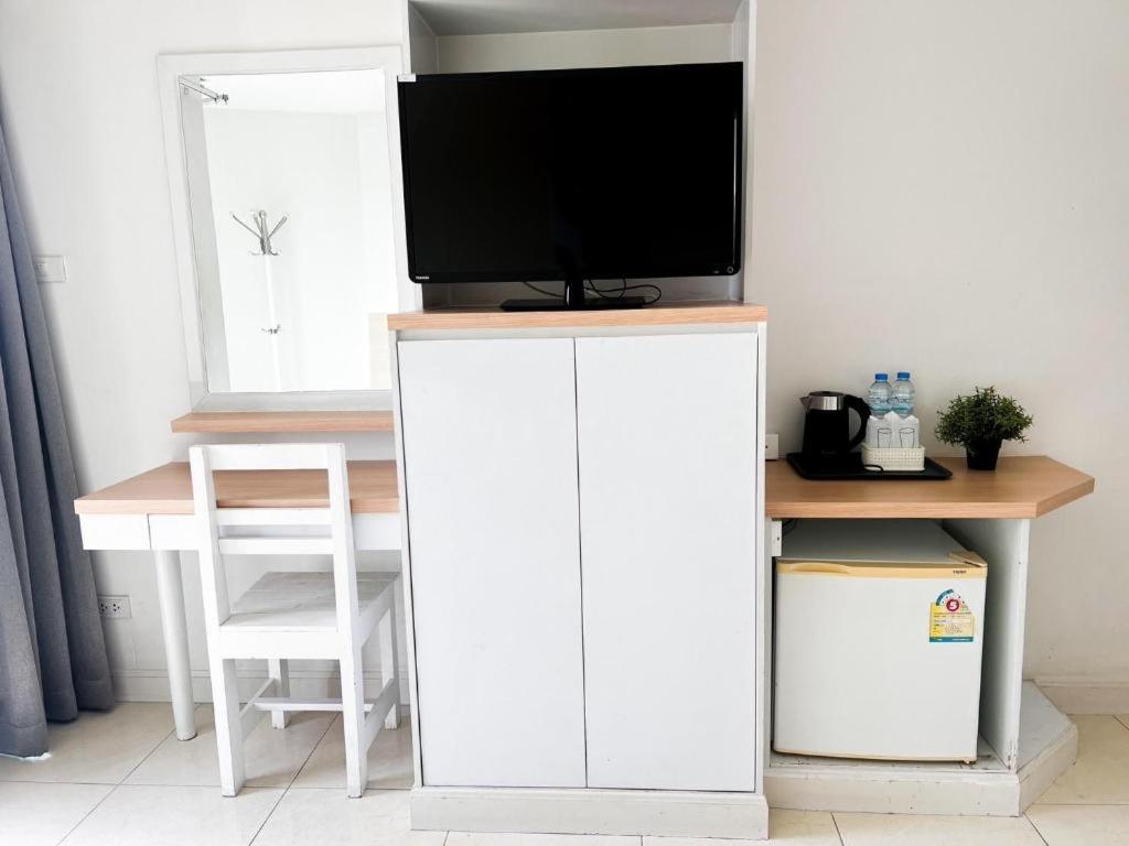 Nana Chat Bangsaen Hotel Si Racha Buitenkant foto