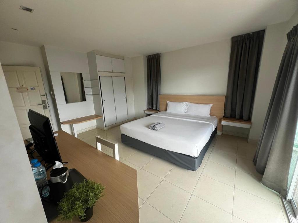 Nana Chat Bangsaen Hotel Si Racha Buitenkant foto