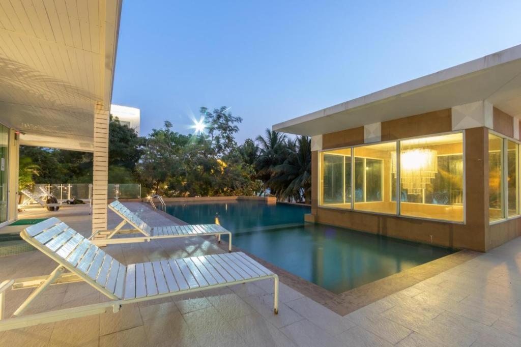 Nana Chat Bangsaen Hotel Si Racha Buitenkant foto