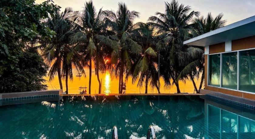 Nana Chat Bangsaen Hotel Si Racha Buitenkant foto