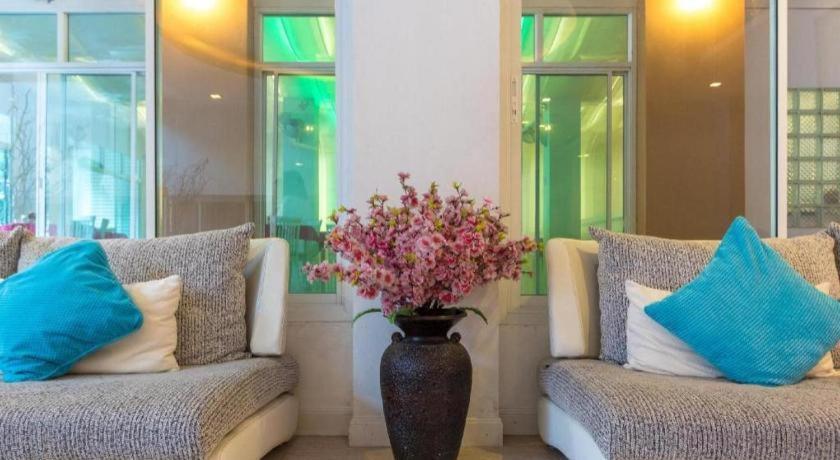 Nana Chat Bangsaen Hotel Si Racha Buitenkant foto
