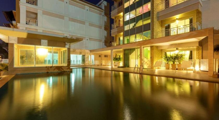 Nana Chat Bangsaen Hotel Si Racha Buitenkant foto