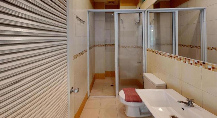 Nana Chat Bangsaen Hotel Si Racha Buitenkant foto