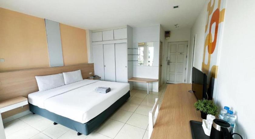 Nana Chat Bangsaen Hotel Si Racha Buitenkant foto