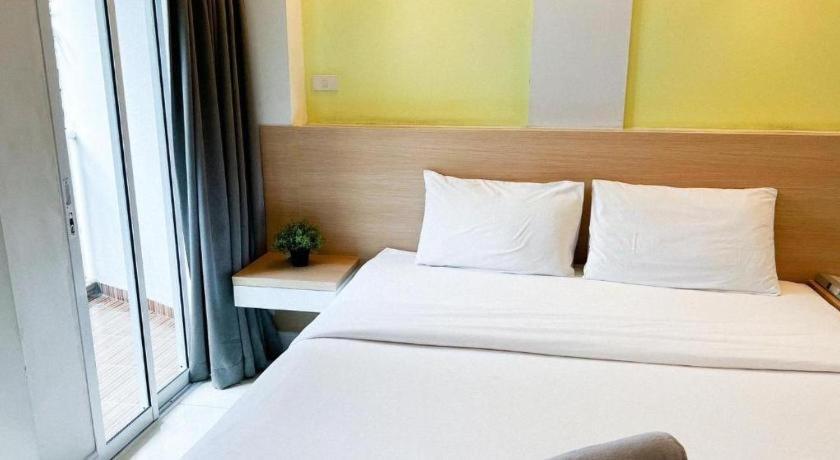 Nana Chat Bangsaen Hotel Si Racha Buitenkant foto