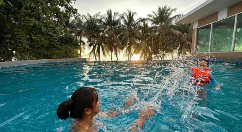 Nana Chat Bangsaen Hotel Si Racha Buitenkant foto