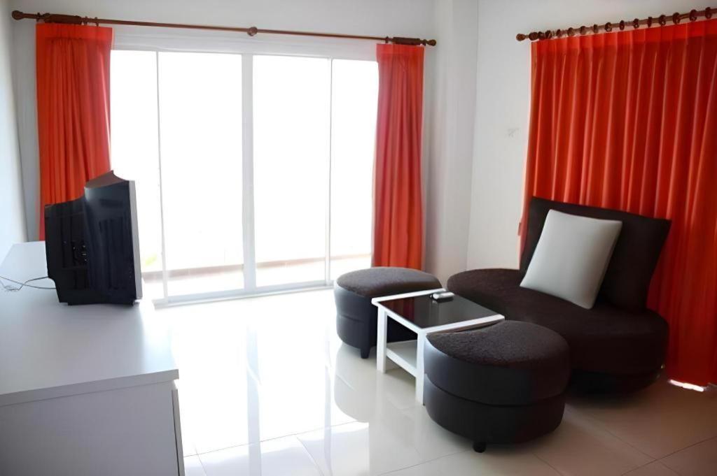 Nana Chat Bangsaen Hotel Si Racha Buitenkant foto